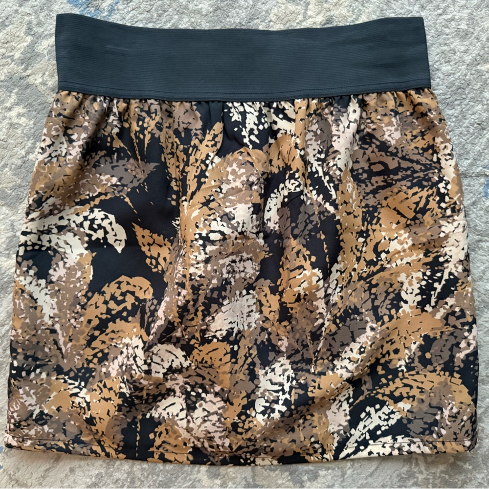 GAP Navy, Tan, and Cream Patterned Skirt (NWOT)